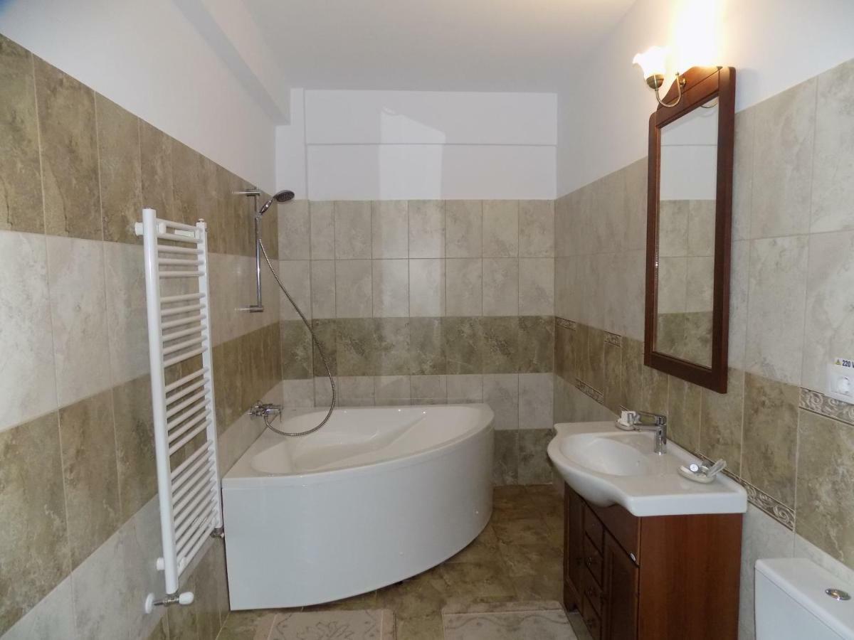 Hotel Tango Margo Valea Lupului  Esterno foto