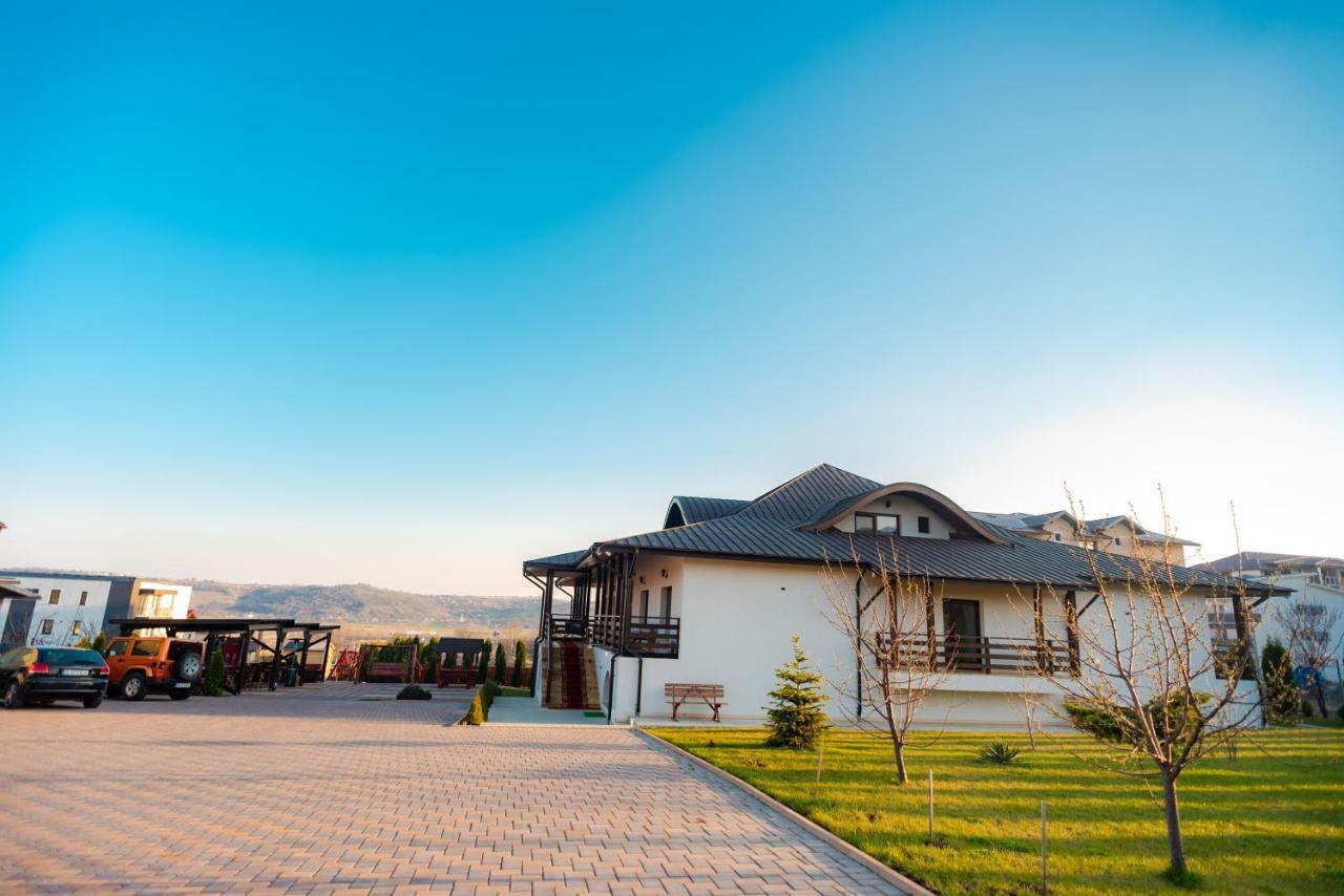 Hotel Tango Margo Valea Lupului  Esterno foto