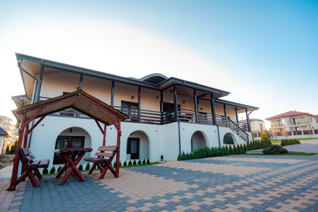 Hotel Tango Margo Valea Lupului  Esterno foto