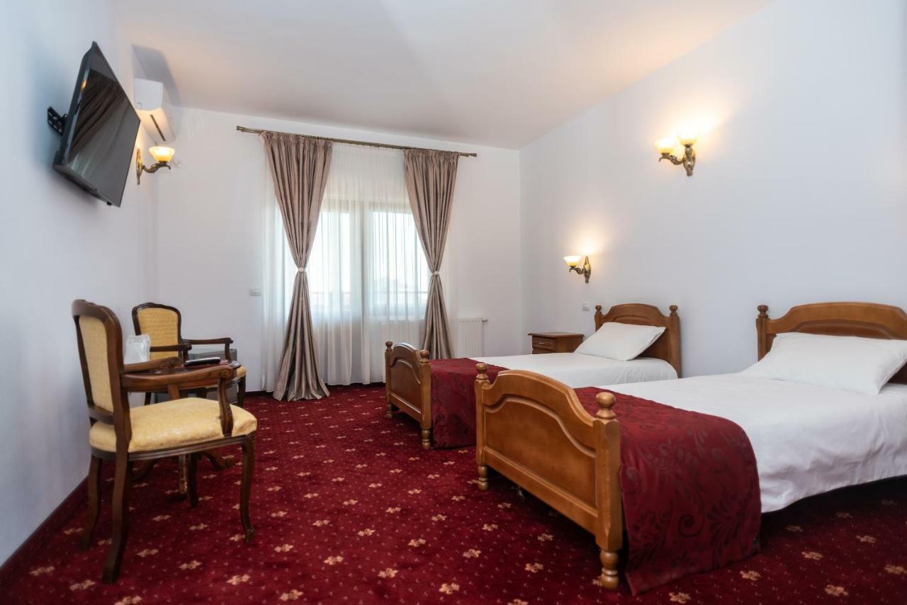 Hotel Tango Margo Valea Lupului  Esterno foto