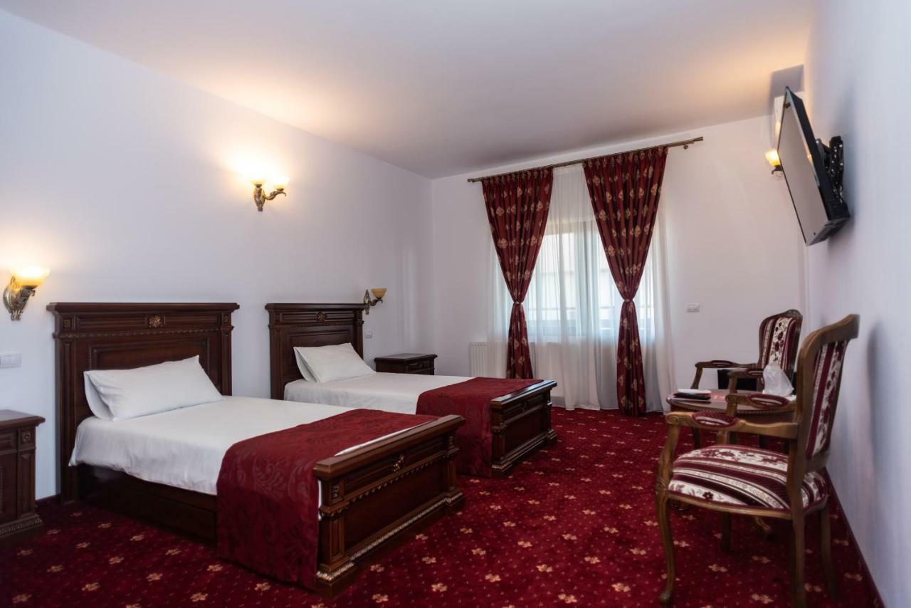 Hotel Tango Margo Valea Lupului  Esterno foto