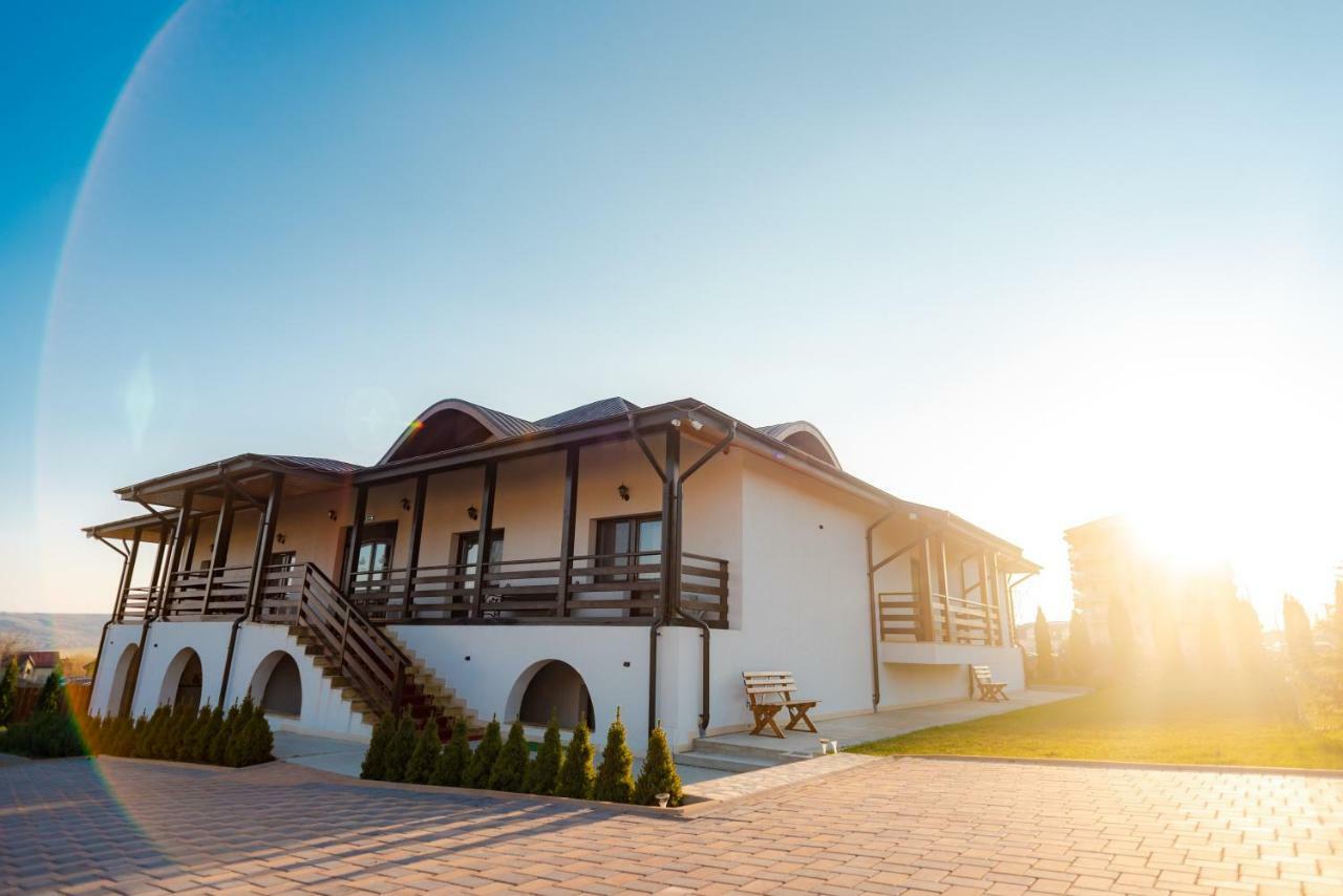 Hotel Tango Margo Valea Lupului  Esterno foto